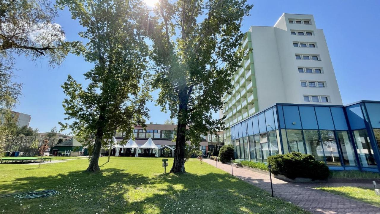 Hotel Magistern Konferencia és WellnessHotel Siófok Esterno foto