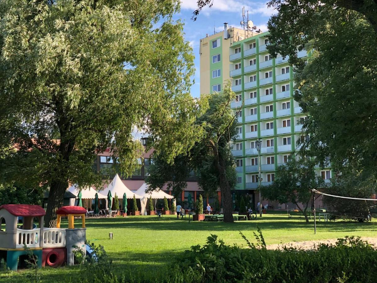 Hotel Magistern Konferencia és WellnessHotel Siófok Esterno foto