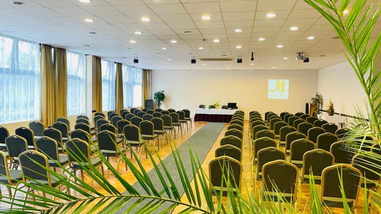 Hotel Magistern Konferencia és WellnessHotel Siófok Esterno foto