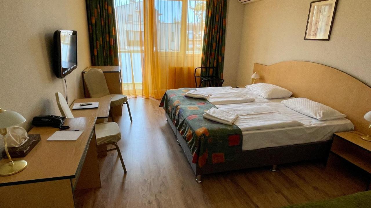 Hotel Magistern Konferencia és WellnessHotel Siófok Esterno foto