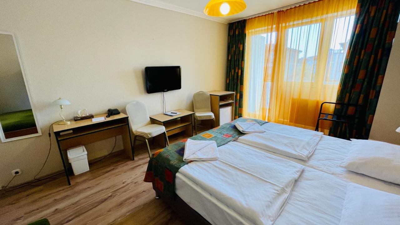 Hotel Magistern Konferencia és WellnessHotel Siófok Esterno foto